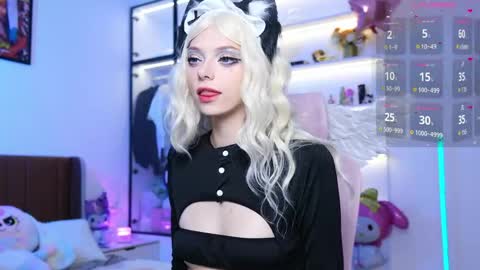 Holli online show from May 30, 1:31 pm
