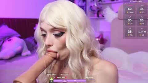 Holli online show from April 25, 1:41 pm