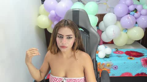 Holly 22 online show from April 1, 11:00 am