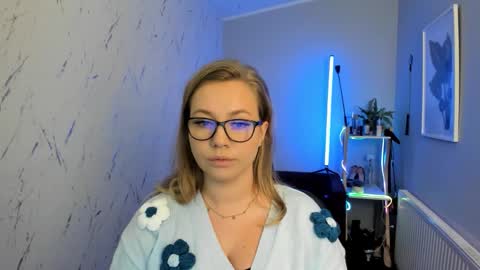 Holly online show from September 30, 5:23 pm