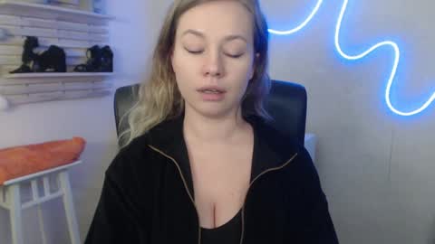 Holly online show from February 7, 5:31 am