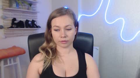 Holly online show from February 26, 4:08 am