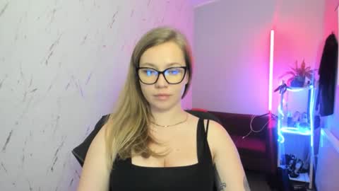 Holly online show from December 19, 10:49 pm