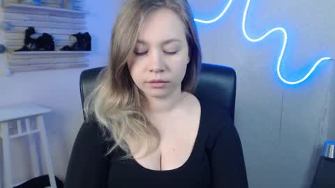 Holly online show from March 11, 12:44 am