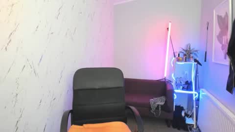 Holly online show from October 15, 7:04 pm