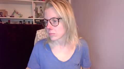 holly_bourbon online show from March 9, 11:20 pm