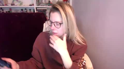 holly_bourbon online show from February 23, 8:11 pm