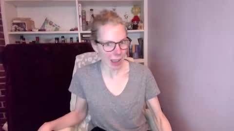 holly_bourbon online show from March 8, 11:09 pm