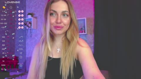 holly_molly8 online show from January 15, 9:09 pm