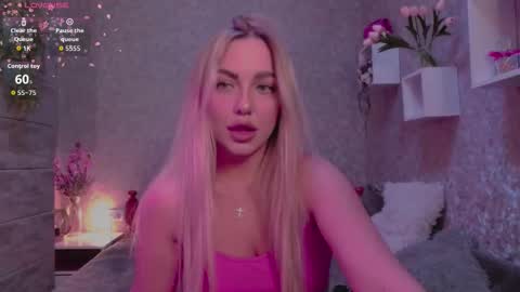 holly_molly8 online show from September 11, 7:15 pm