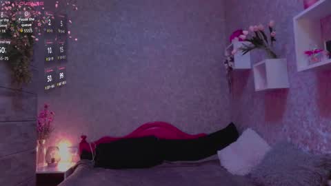 holly_molly8 online show from September 17, 7:17 pm