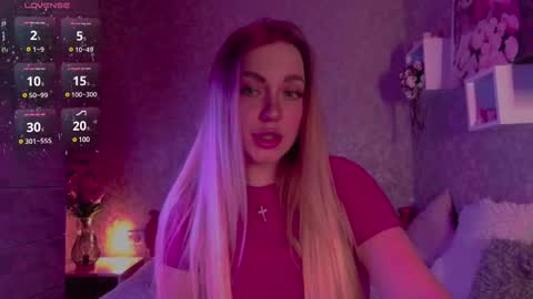 holly_molly8 online show from February 25, 8:00 pm