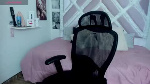 Holly online show from March 12, 2:04 am