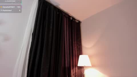 holly    online show from March 27, 11:11 am