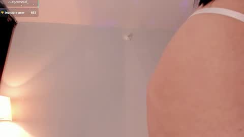 holly    online show from March 26, 8:52 am