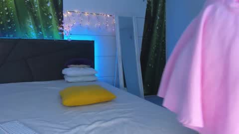 HollyTaillor online show from November 14, 7:10 am