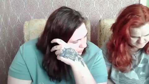 HollyXEva online show from April 7, 1:24 pm