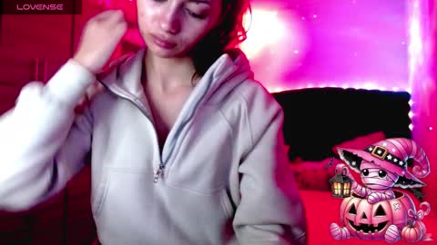 Snapshot of holy_juli2 chatting on October 22, 3:53 am Juli online show from October 22, 3:53 am
