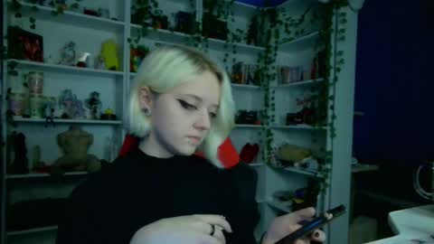 holy_mistresss online show from November 25, 9:30 am