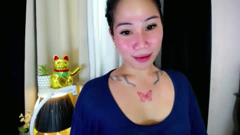 holy_samyx online show from November 17, 12:35 am