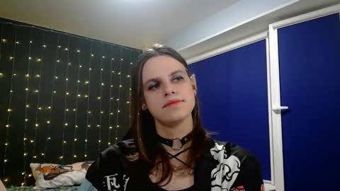 Honelints boyblonde hair AsterMIntfemboybrown hair online show from January 8, 6:09 pm