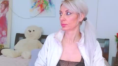 honey_lara online show from February 15, 8:13 am