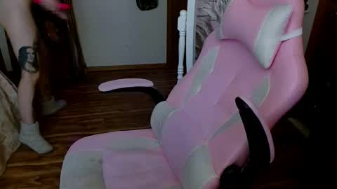 Honey Bee online show from January 13, 7:20 pm