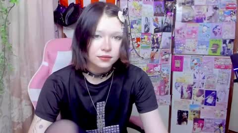 Mia online show from June 6, 5:30 pm