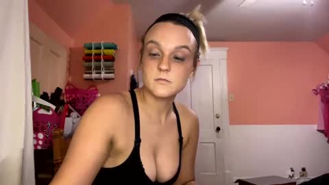 HoneyDrippinBunny online show from February 15, 4:14 am