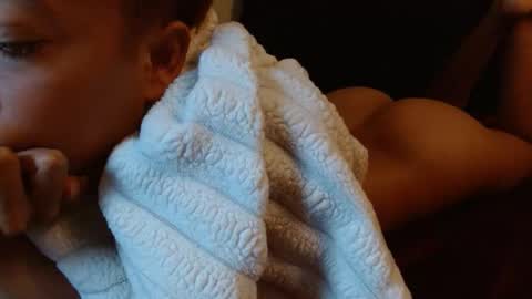 honeygoldenbaddie24 online show from November 30, 7:21 pm