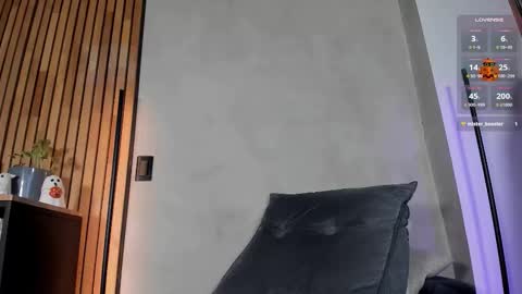 Sofia independent model online show from October 28, 11:55 am