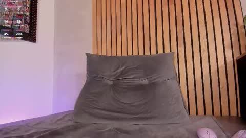 Sofia independent model online show from February 21, 11:57 am