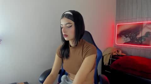 HONEY LUXE online show from February 3, 4:54 am