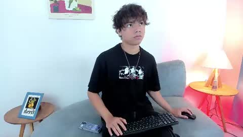 honeymoon_sariel online show from June 12, 1:54 pm