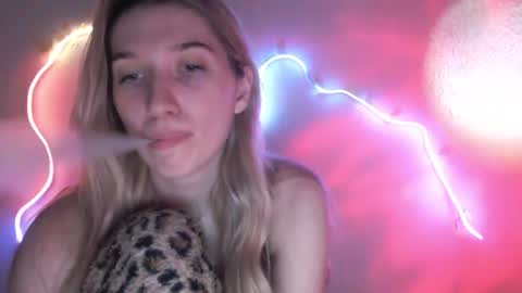 honeyveil online show from June 5, 5:18 pm