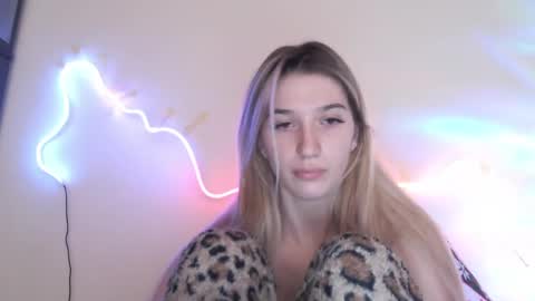 honeyveil online show from April 18, 3:47 pm