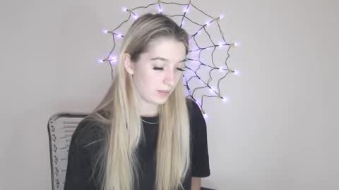 honeyveil online show from November 3, 11:22 am