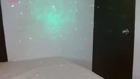 Snapshot of hoolly_jones chatting on October 23, 5:47 pm Hoollly Jones online show from October 23, 5:47 pm