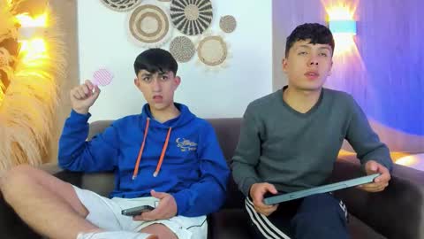 hoot_booys_ online show from February 22, 3:43 am