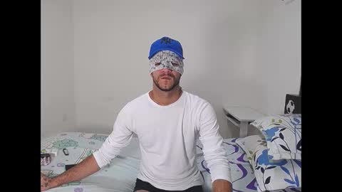 BoyHornyDirty online show from December 1, 4:21 am