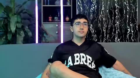 Alex and Camilo online show from June 14, 2:08 pm