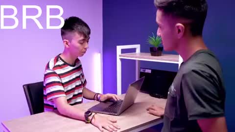 Alex and Camilo online show from July 19, 3:58 pm