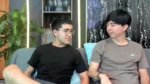 Alex and Camilo online show from February 22, 3:36 pm