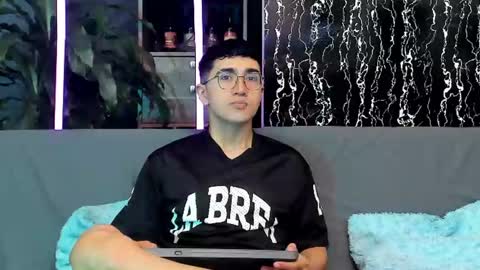 Alex and Camilo online show from July 14, 2:44 pm