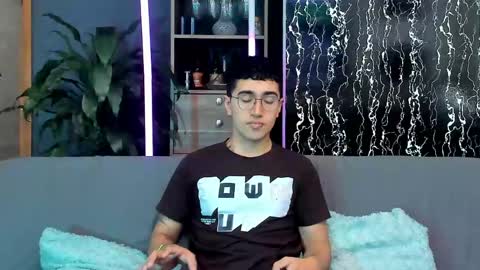 Alex and Camilo online show from June 8, 1:12 pm