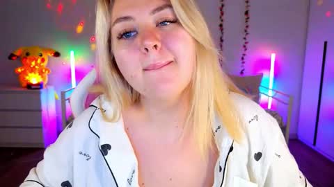 HornyCakee online show from September 12, 9:33 am