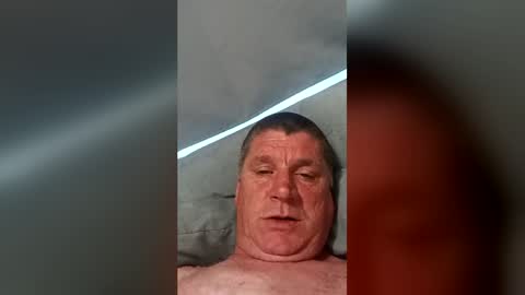 hornyman6942842 online show from August 4, 9:33 pm
