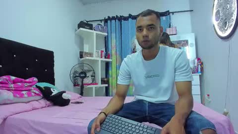 hot2gether69 online show from December 13, 11:22 pm