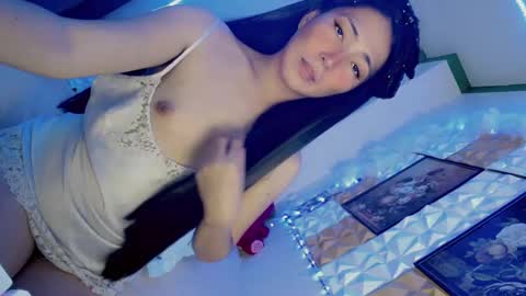 its me CLAUDIA online show from March 4, 12:44 pm