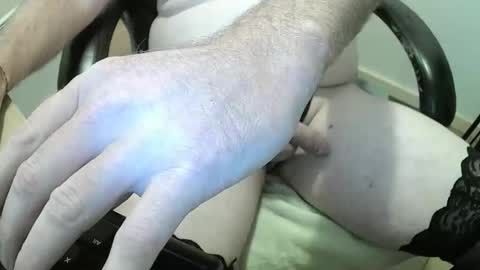 hot_group_wank online show from April 22, 10:33 am